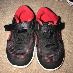 Toddler Nike shoes size 7